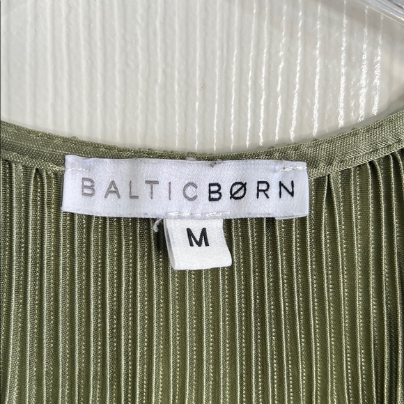 BalticBorn Athena Pleated Maxi Dress sage green size medium - Picture 6 of 9